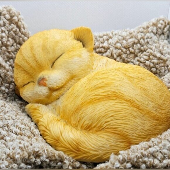 Q-Max 10"x10" Inch Orange Tabby Cat Sleeping on Pillow Bed Figurine - Picture 3 of 9